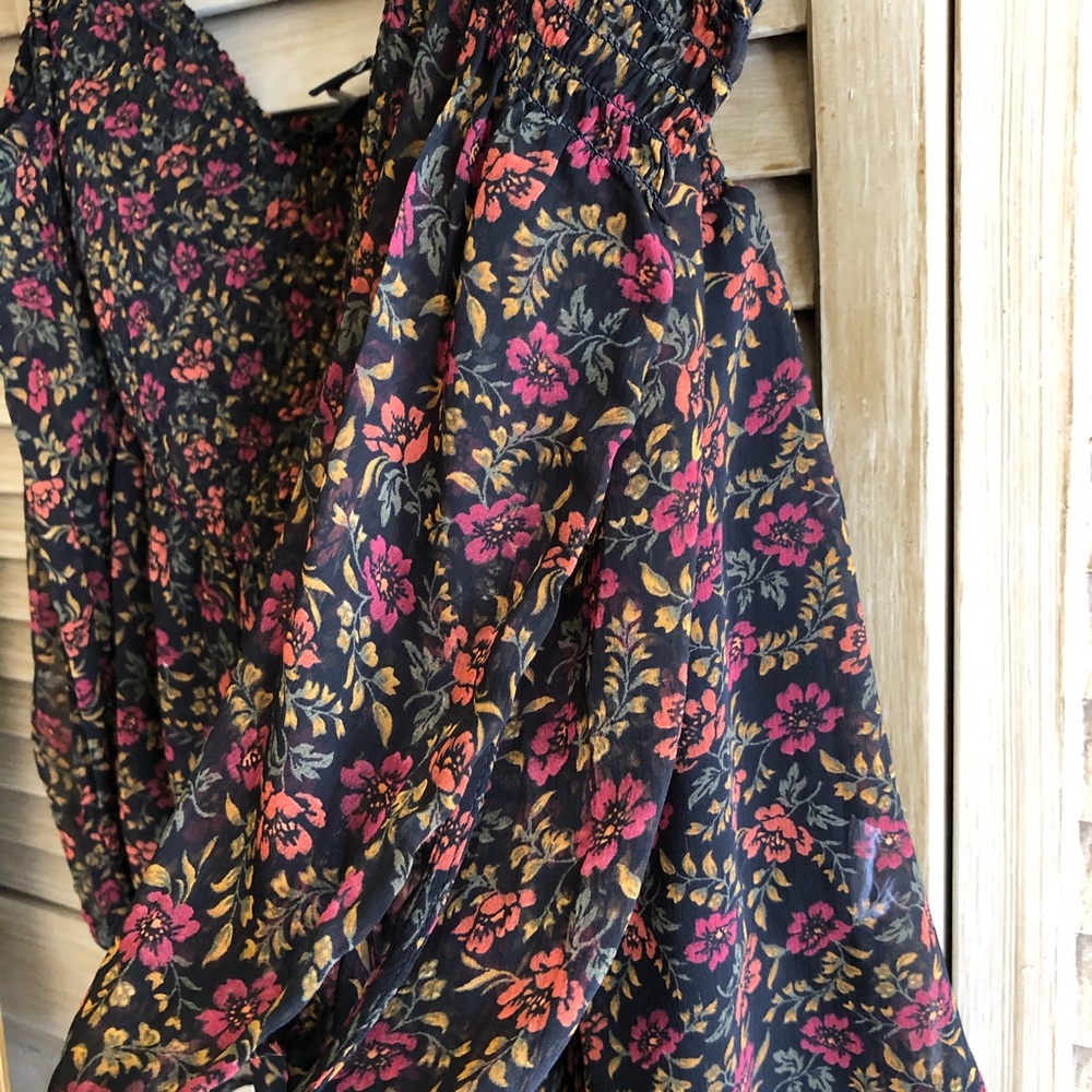American Eagle Outfitters floral top size S